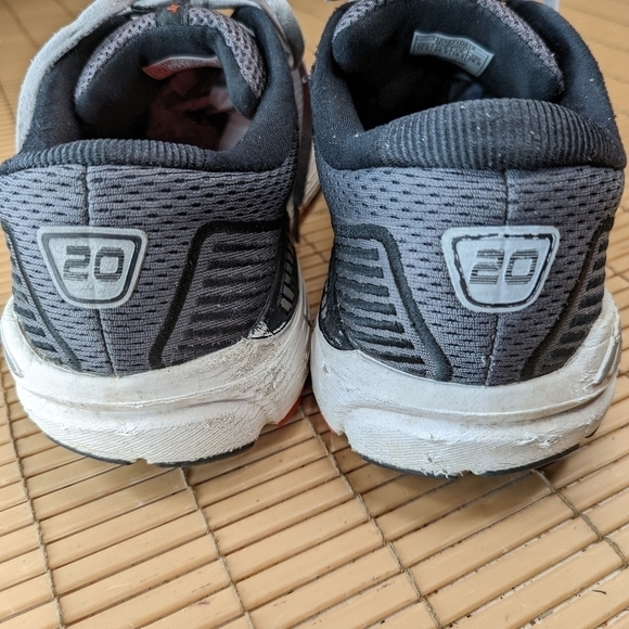 Brooks Beast 20 Mens 11.5D Shoes Sneakers Gray Red Running Walking NEW INSOLES